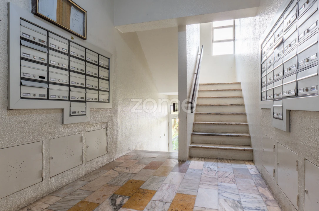 Apartamento T1 para Venda em Massamá e Monte Abraão Foto 4