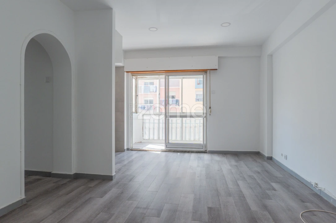 Apartamento T1 para Venda em Massamá e Monte Abraão Foto 14