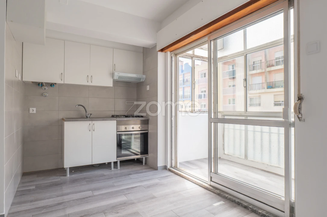 Apartamento T1 para Venda em Massamá e Monte Abraão Foto 18