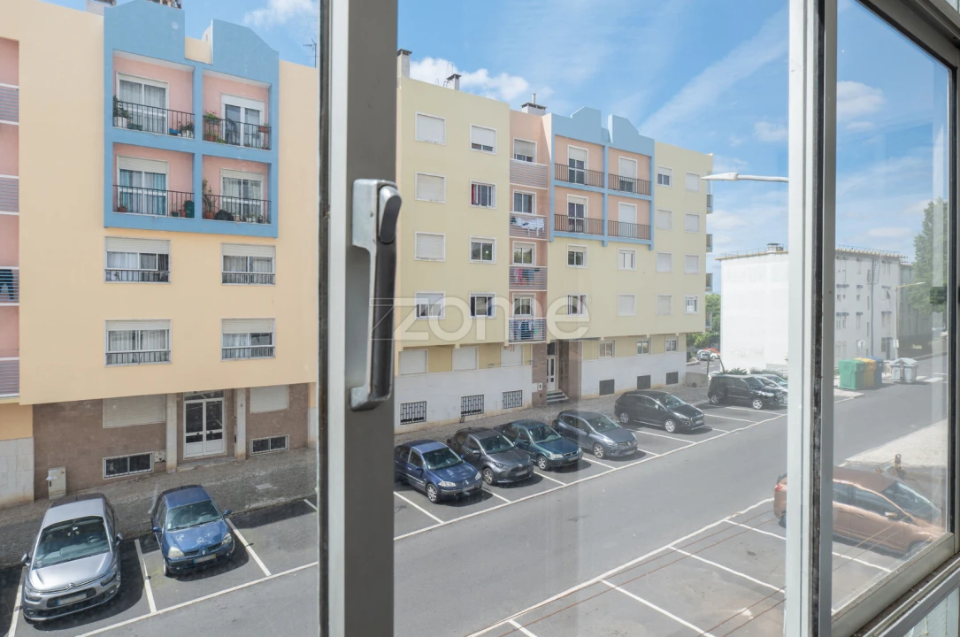 Apartamento T1 para Venda em Massamá e Monte Abraão Foto 25