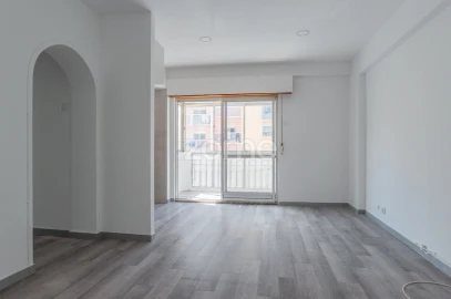 Apartamento T1 para Venda em Massamá e Monte Abraão