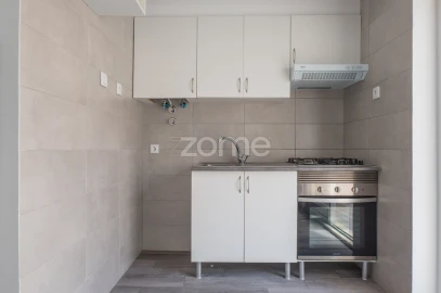 Apartamento T1 para Venda em Massamá e Monte Abraão
