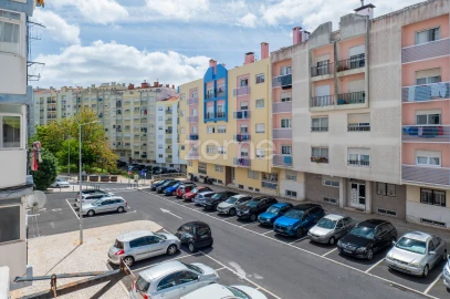 Apartamento T1 para Venda em Massamá e Monte Abraão
