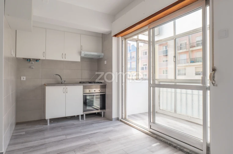 Apartamento T1 para Venda em Massamá e Monte Abraão Foto 18