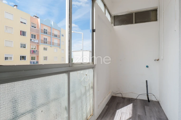 Apartamento T1 para Venda em Massamá e Monte Abraão Foto 23