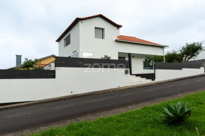 Moradia T3 para Venda em Pico da Pedra