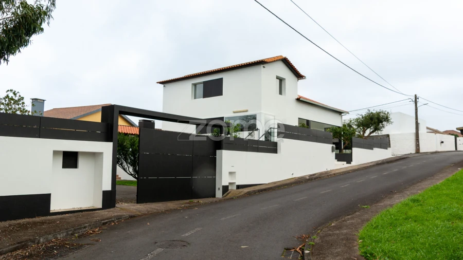 Moradia T3 para Venda em Pico da Pedra