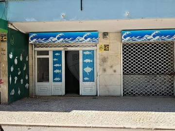 Loja para Venda em Oeiras e São Julião da Barra, Paço de Arcos e Caxias