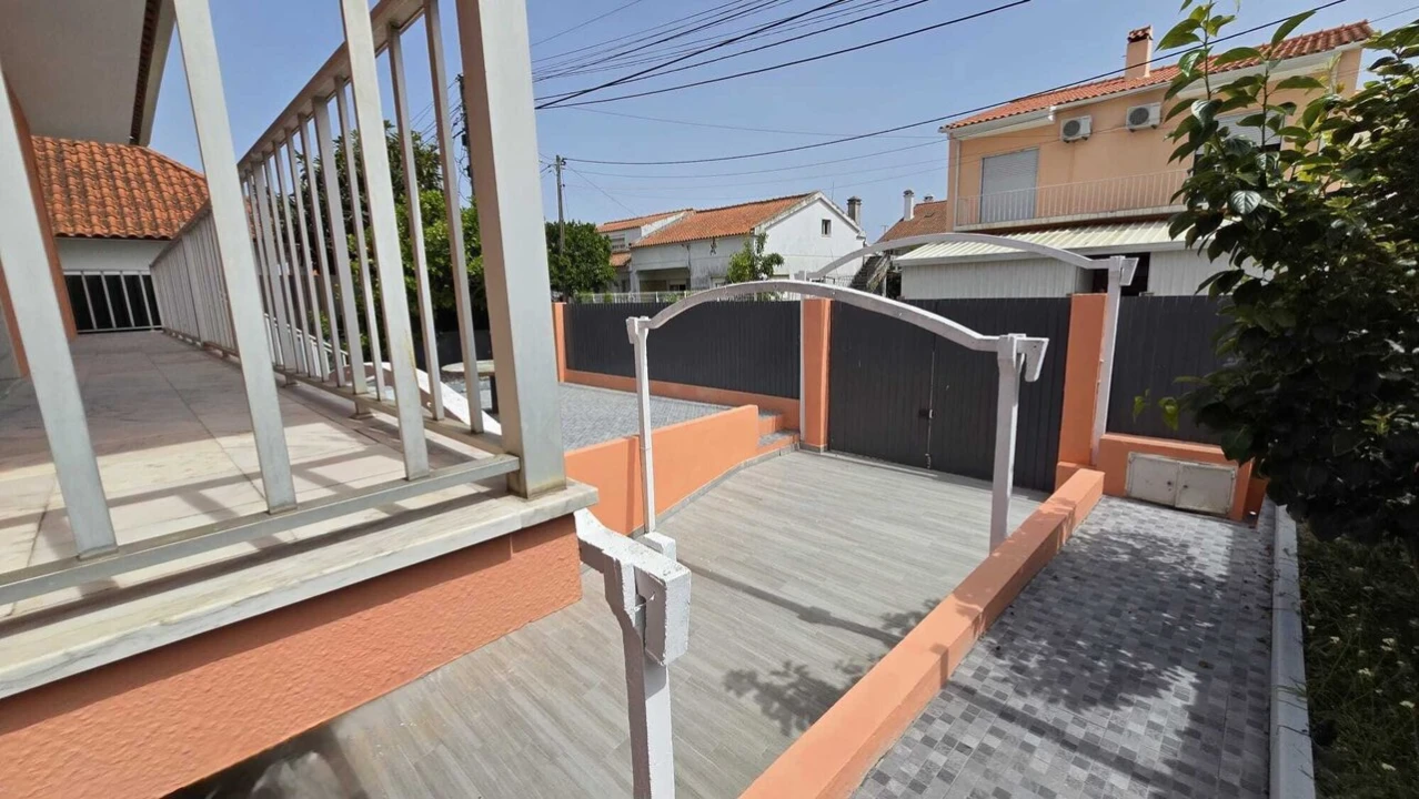 Moradia T5 para Venda em Quinta do Conde Foto 8