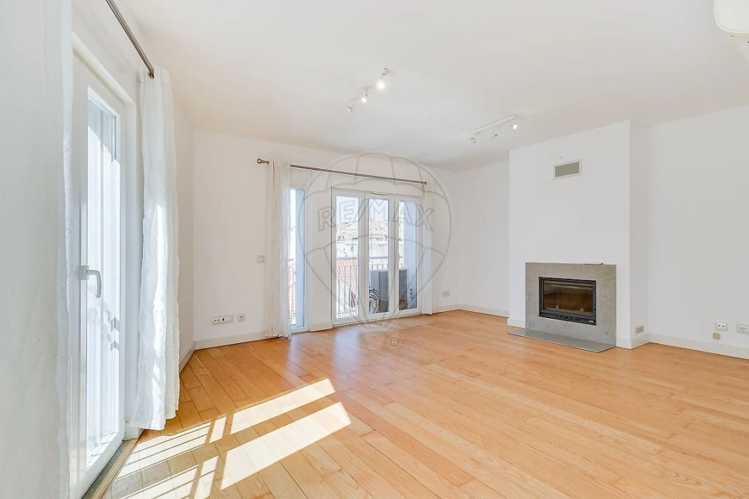 Apartamento T2 para Venda em Misericórdia Foto 8