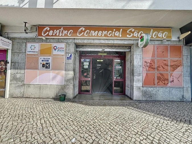 Loja para Arrendamento em Camarate, Unhos e Apelação Foto 2