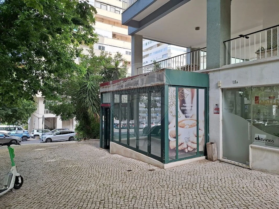 Loja para Arrendamento em São Domingos de Benfica Foto 1