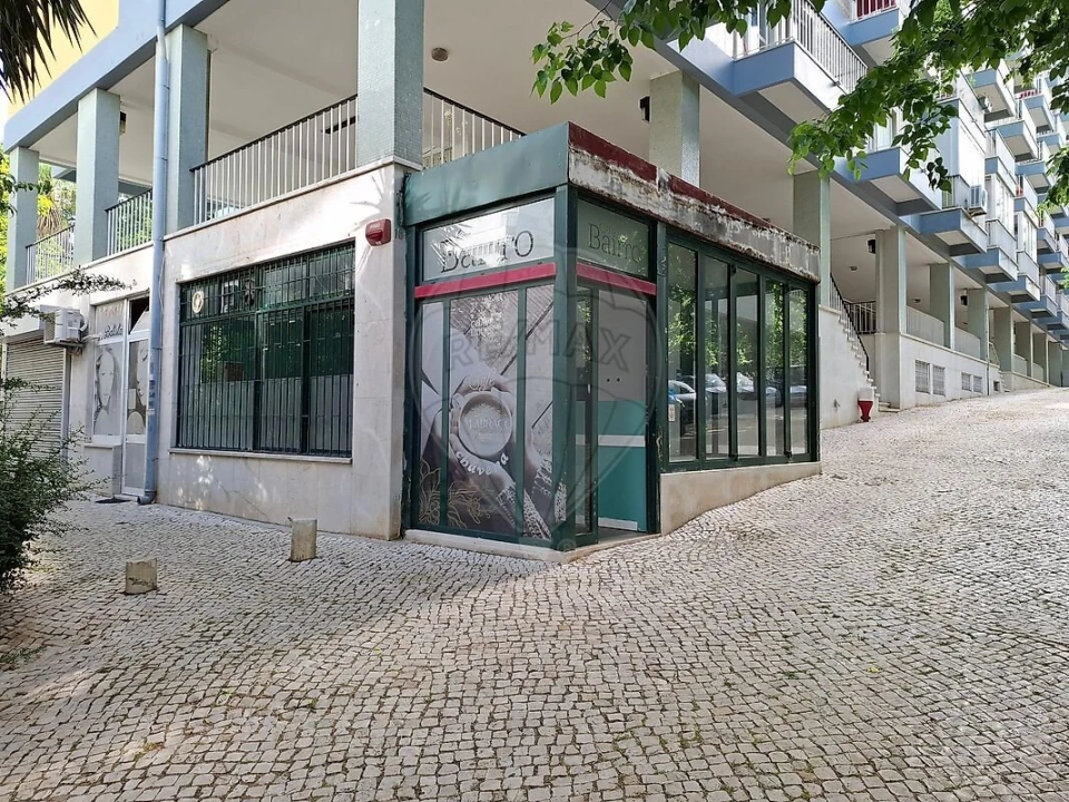 Loja para Arrendamento em São Domingos de Benfica Foto 4