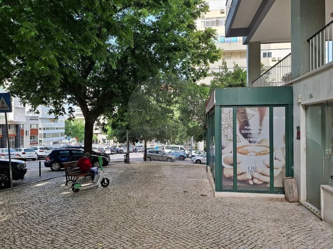 Loja para Arrendamento em São Domingos de Benfica Foto 2