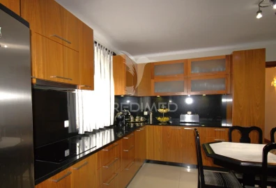 Moradia T5 para Venda em Cinco Ribeiras