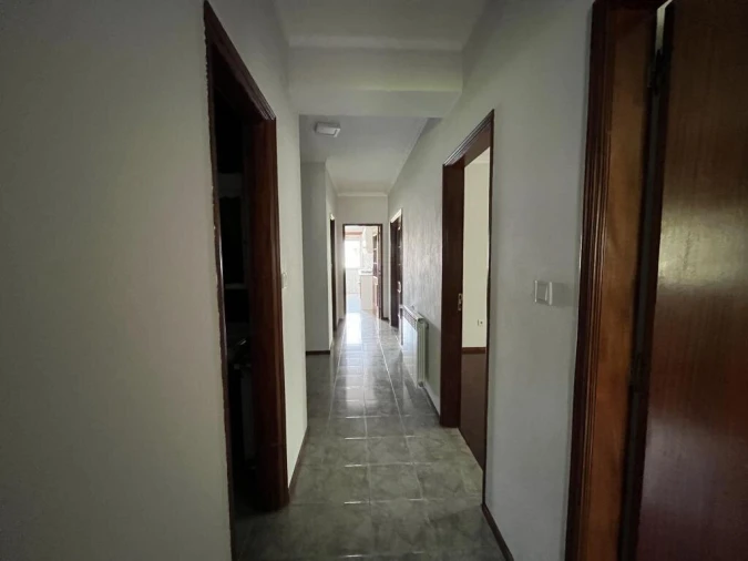 Apartamento T4 para Venda em Guarda Foto 8