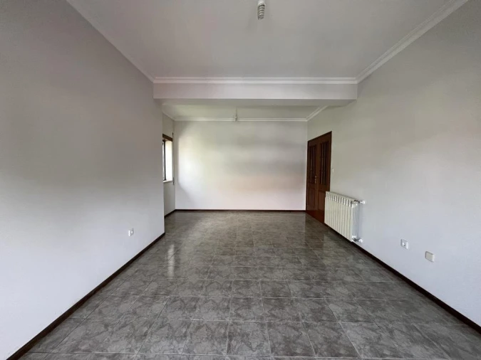 Apartamento T4 para Venda em Guarda Foto 9