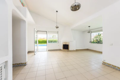 Moradia T4 para Venda em Albufeira e Olhos de Água