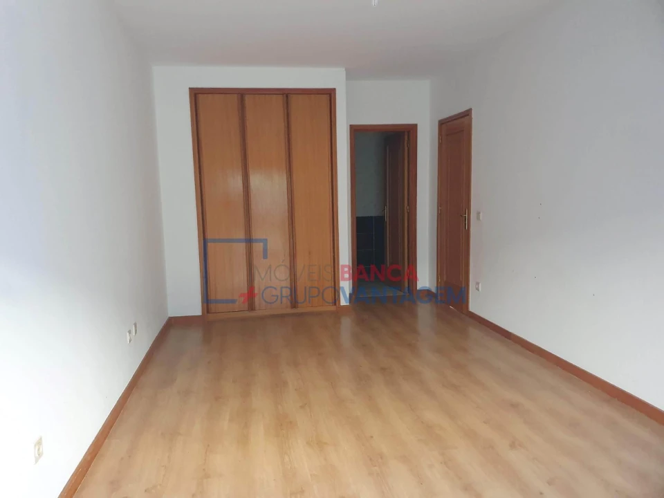 Apartamento T2 para Venda em Canelas Foto 11