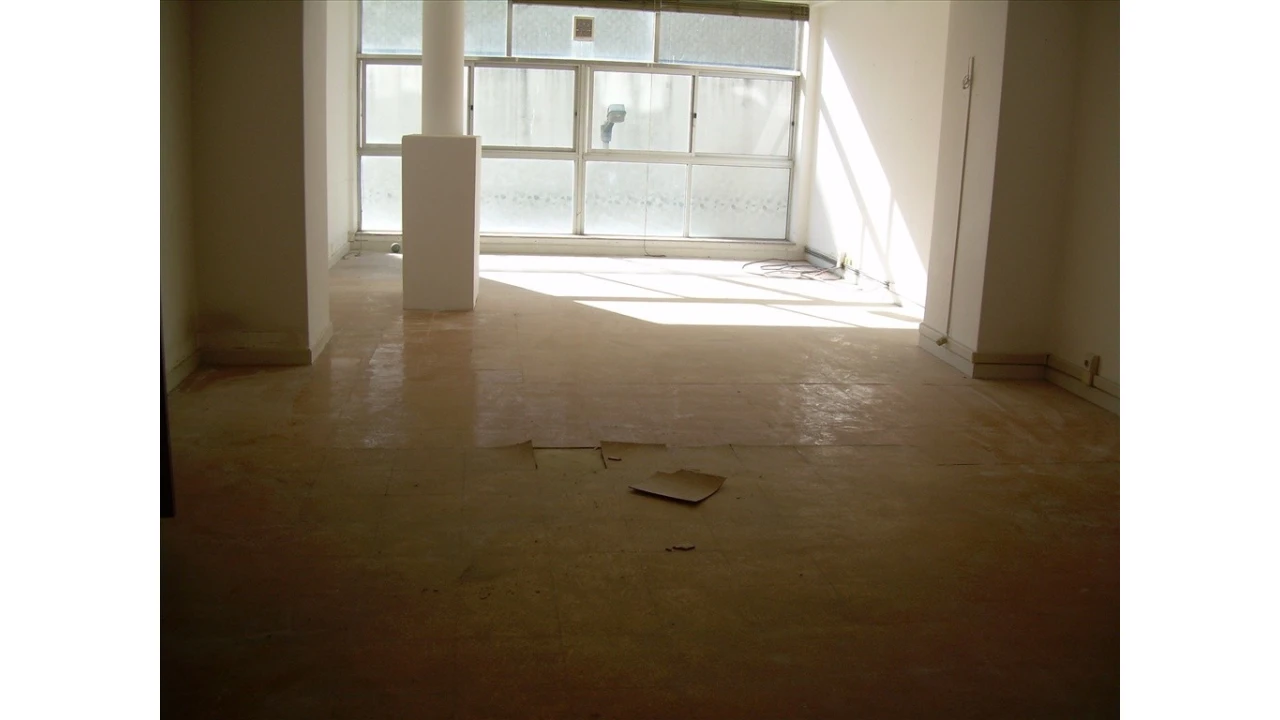 Loja para Arrendamento em Almada, Cova da Piedade, Pragal e Cacilhas Foto 1