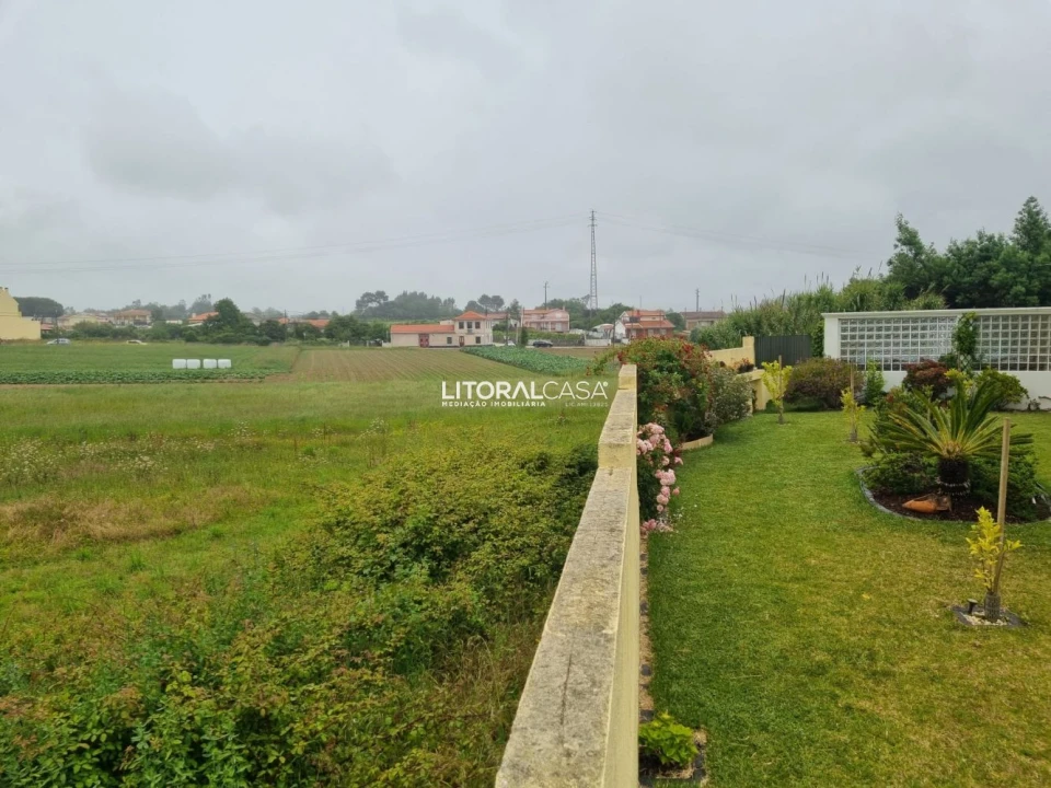 Terreno para Venda em Eixo e Eirol Foto 1