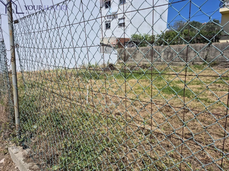 Terreno para Venda em Pontinha e Famões Foto 11