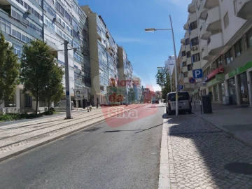 Garagem para Arrendamento em Almada, Cova da Piedade, Pragal e Cacilhas