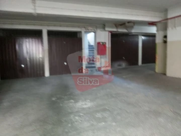 Garagem para Arrendamento em Almada, Cova da Piedade, Pragal e Cacilhas
