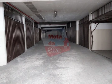 Garagem para Arrendamento em Almada, Cova da Piedade, Pragal e Cacilhas