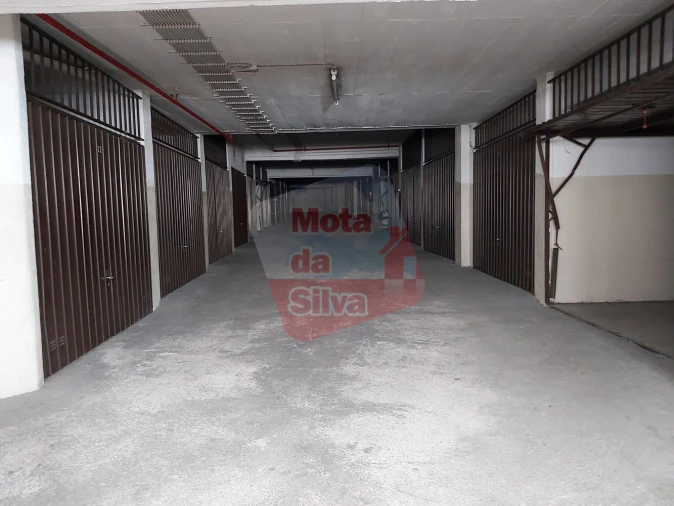 Garagem para Arrendamento em Almada, Cova da Piedade, Pragal e Cacilhas Foto 3