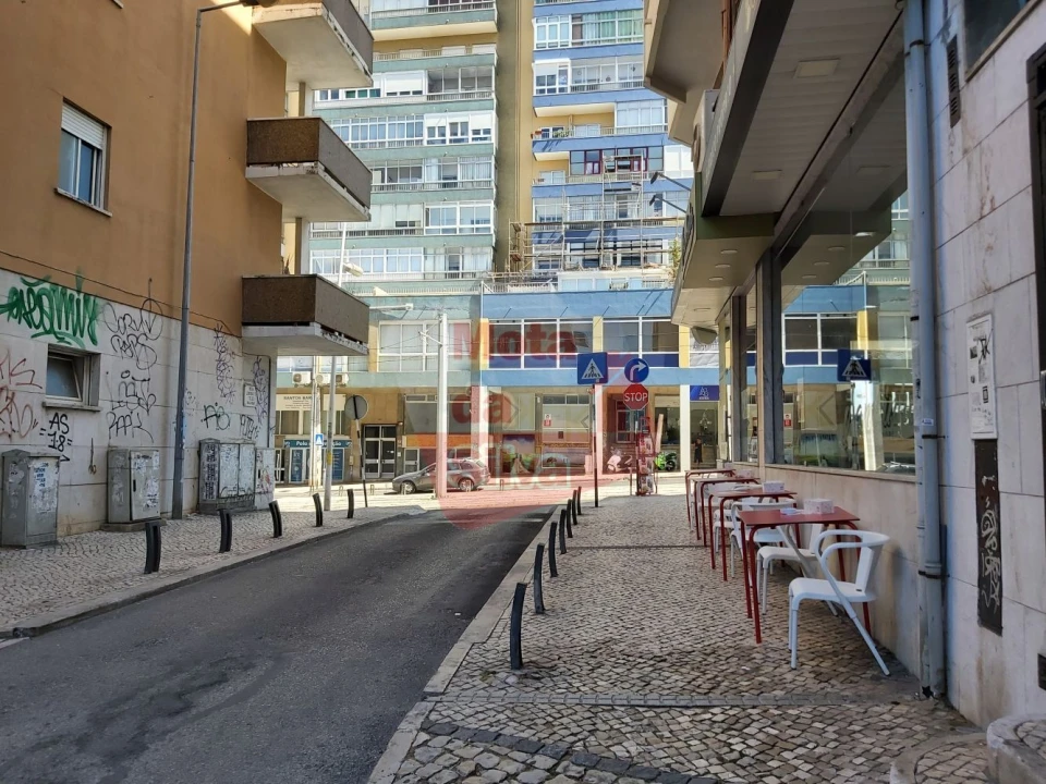 Garagem para Arrendamento em Almada, Cova da Piedade, Pragal e Cacilhas Foto 8