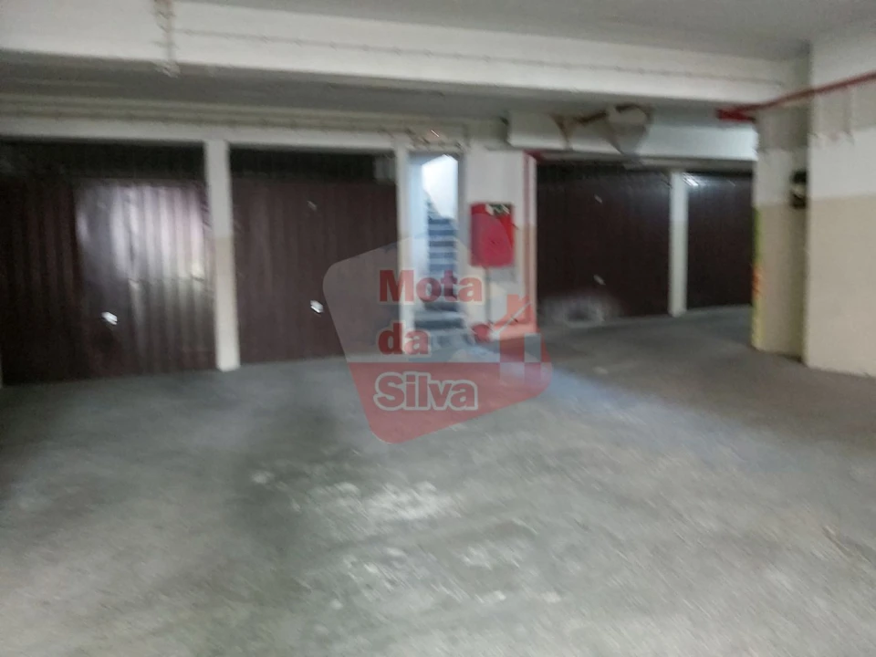 Garagem para Arrendamento em Almada, Cova da Piedade, Pragal e Cacilhas Foto 4