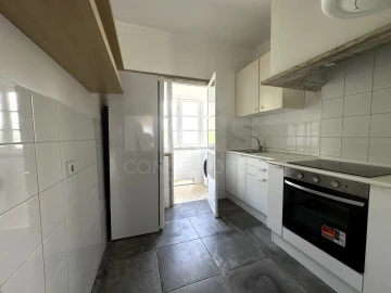 Apartamento T2 para Arrendamento em Lumiar
