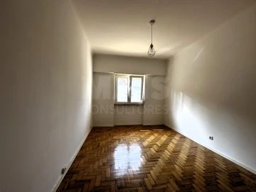 Apartamento T2 para Arrendamento em Lumiar