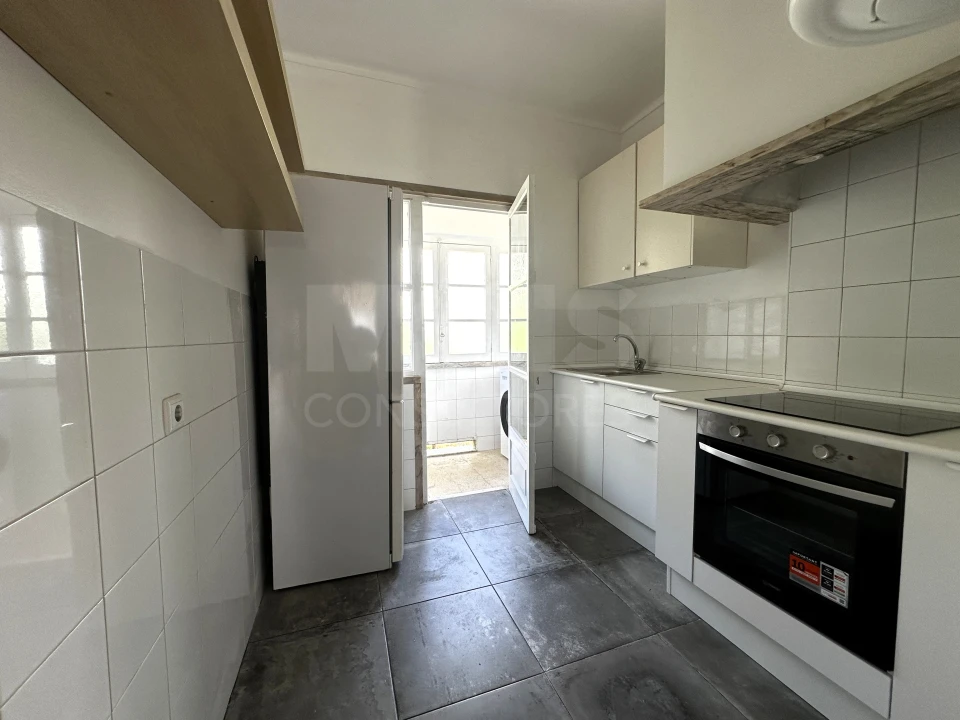 Apartamento T2 para Arrendamento em Lumiar Foto 3