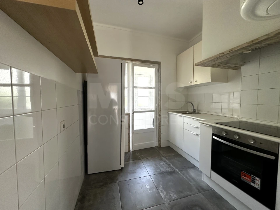 Apartamento T2 para Arrendamento em Lumiar Foto 4