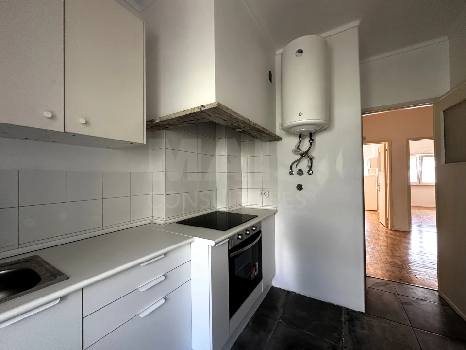 Apartamento T2 para Arrendamento em Lumiar Foto 5