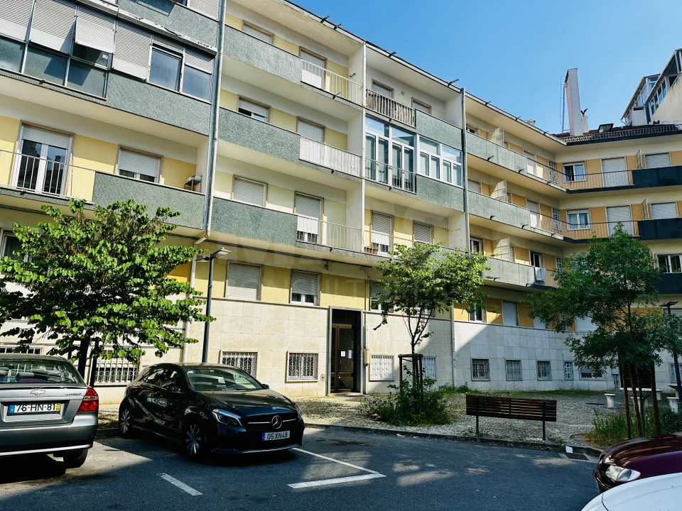Apartamento T2 para Arrendamento em Lumiar Foto 1