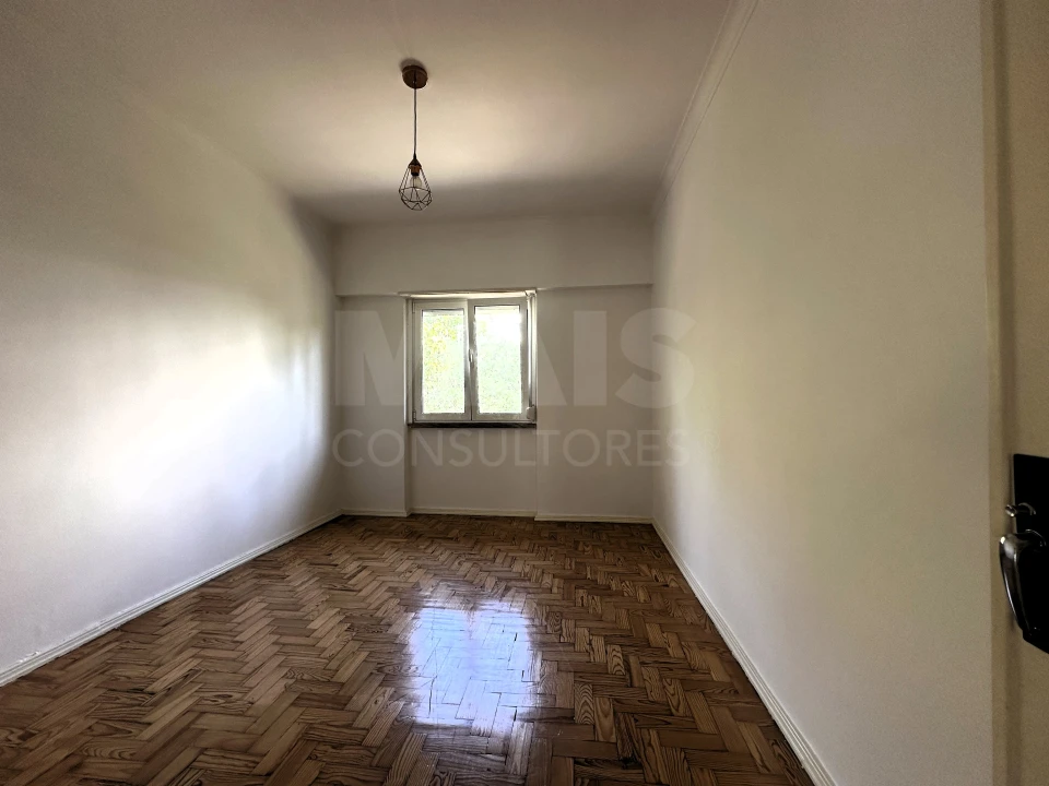 Apartamento T2 para Arrendamento em Lumiar Foto 8