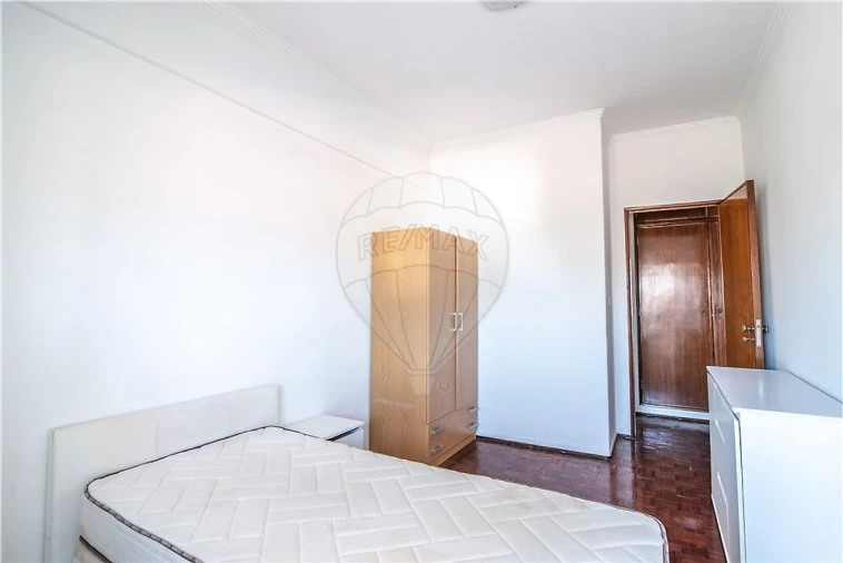 Apartamento T1 para Arrendamento em Benfica Foto 6