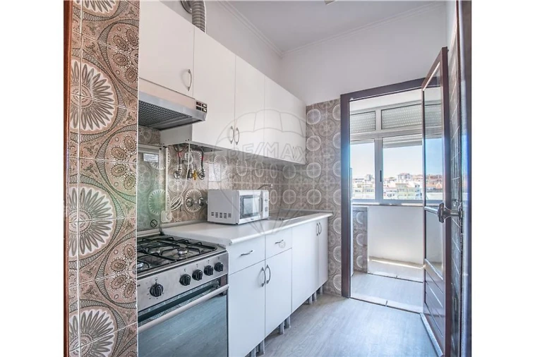 Apartamento T1 para Arrendamento em Benfica Foto 14