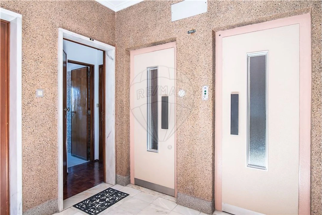 Apartamento T1 para Arrendamento em Benfica Foto 1