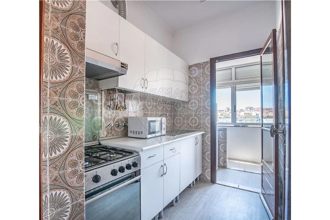 Apartamento T1 para Arrendamento em Benfica Foto 14