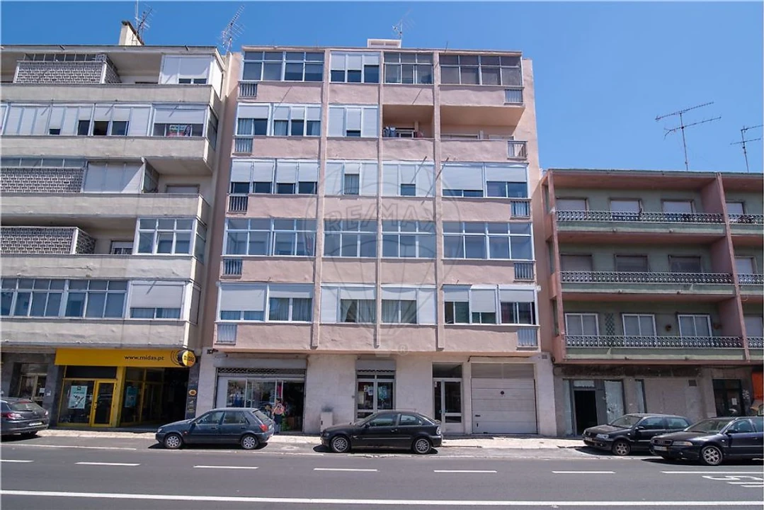 Apartamento T1 para Arrendamento em Benfica Foto 10