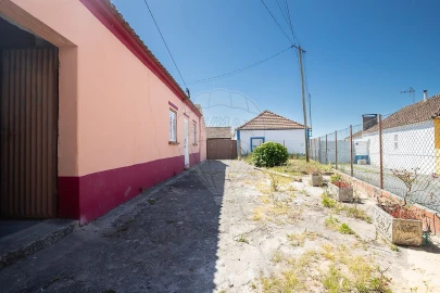 Moradia T2 para Venda em Campelos e Outeiro da Cabeça