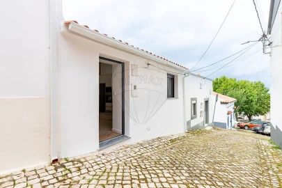 Moradia T1 para Venda em Santa Maria, São Pedro e Matacães