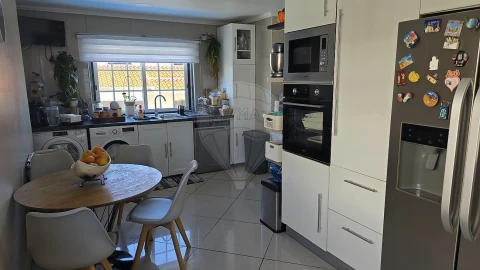 Moradia T3 para Venda em Charneca de Caparica e Sobreda