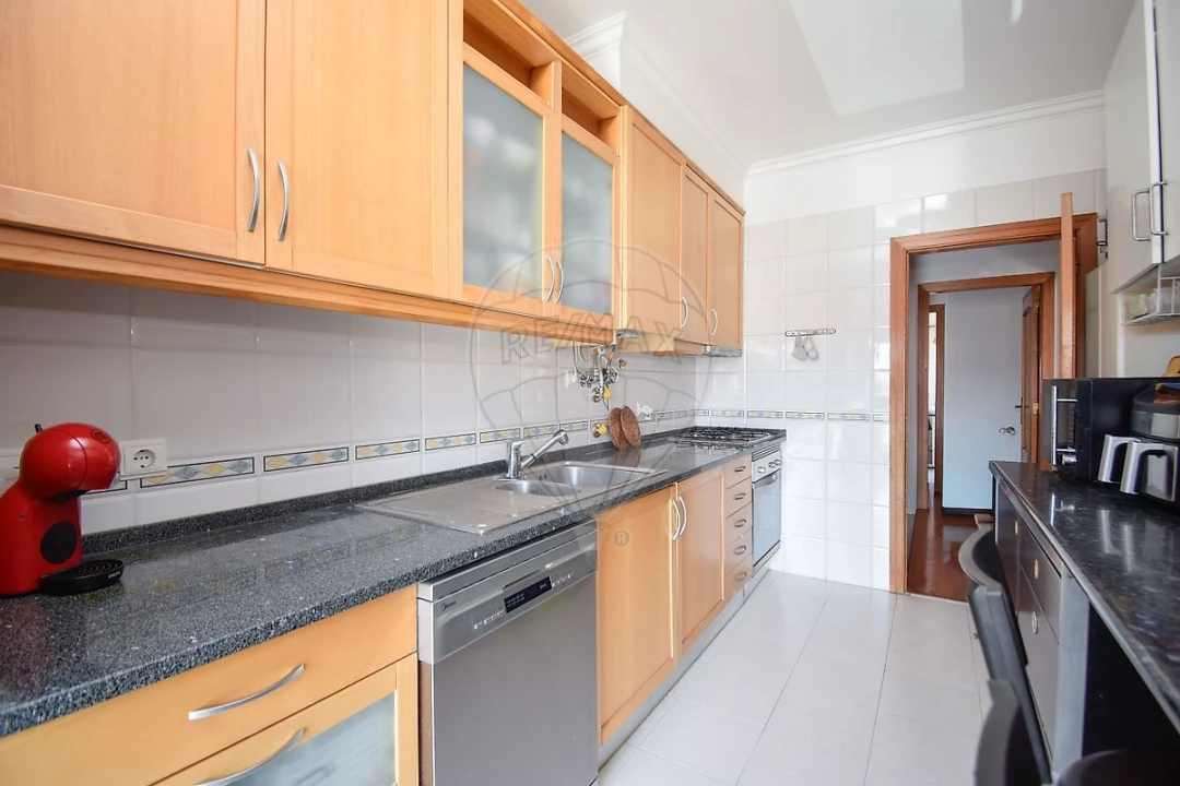 Apartamento T3 para Venda em São Domingos de Rana Foto 24