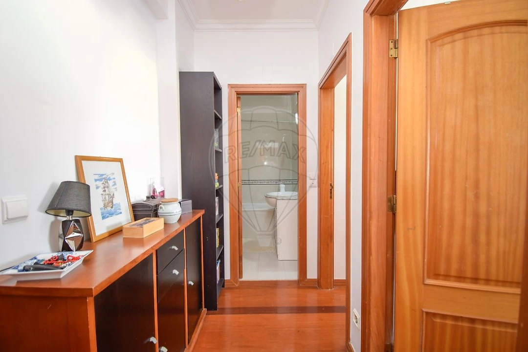 Apartamento T3 para Venda em São Domingos de Rana Foto 13