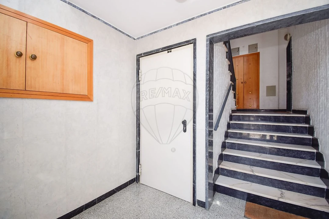 Apartamento T3 para Venda em São Domingos de Rana Foto 3